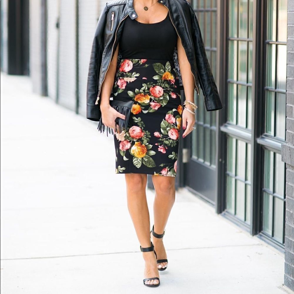 New! LuLaRoe Black floral fitted skirt‎